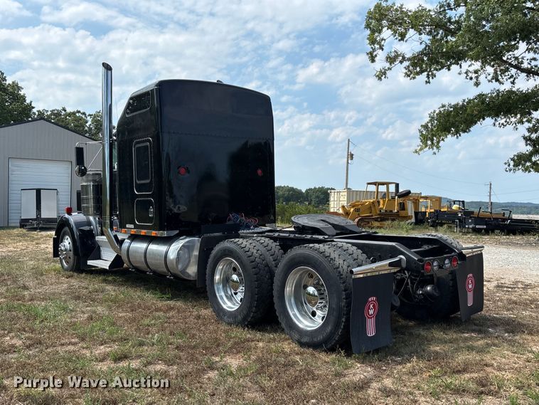 image for item FG0628 2000 Kenworth W900L semi truck