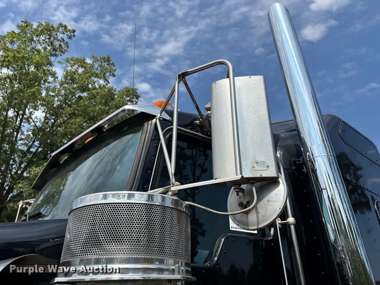 image for item FG0628 2000 Kenworth W900L semi truck
