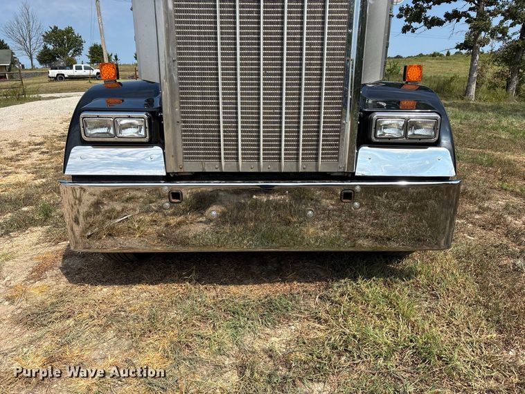 image for item FG0628 2000 Kenworth W900L semi truck