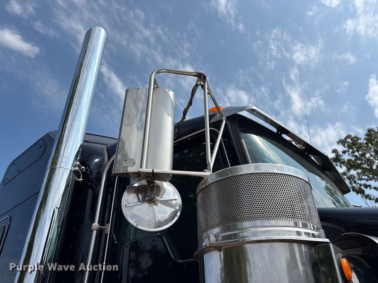 image for item FG0628 2000 Kenworth W900L semi truck