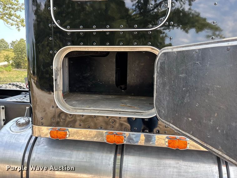 image for item FG0628 2000 Kenworth W900L semi truck
