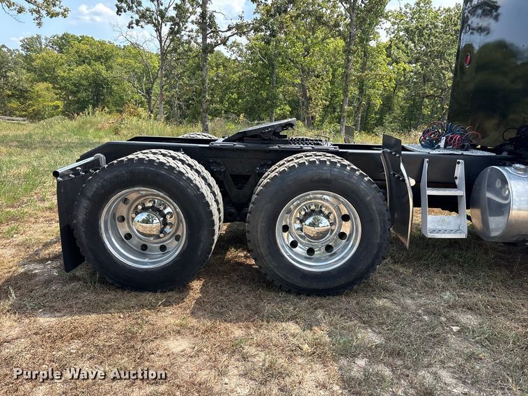image for item FG0628 2000 Kenworth W900L semi truck
