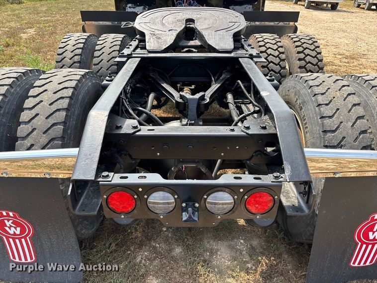 image for item FG0628 2000 Kenworth W900L semi truck