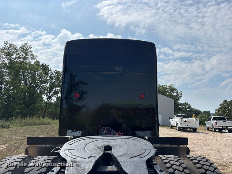 image for item FG0628 2000 Kenworth W900L semi truck
