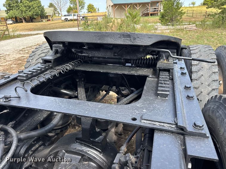 image for item FG0628 2000 Kenworth W900L semi truck