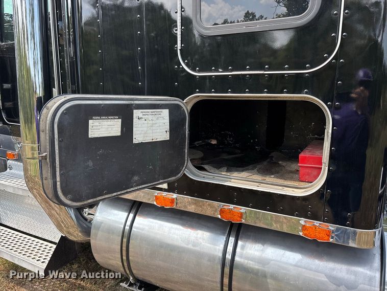 image for item FG0628 2000 Kenworth W900L semi truck