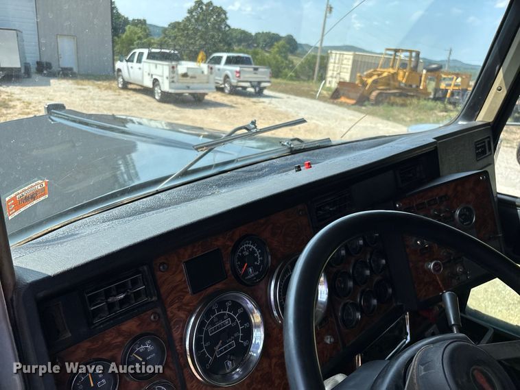 image for item FG0628 2000 Kenworth W900L semi truck