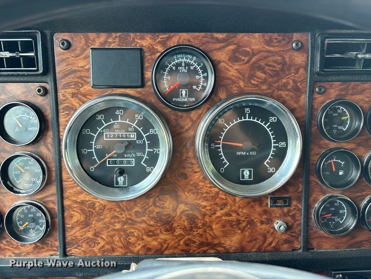 image for item FG0628 2000 Kenworth W900L semi truck