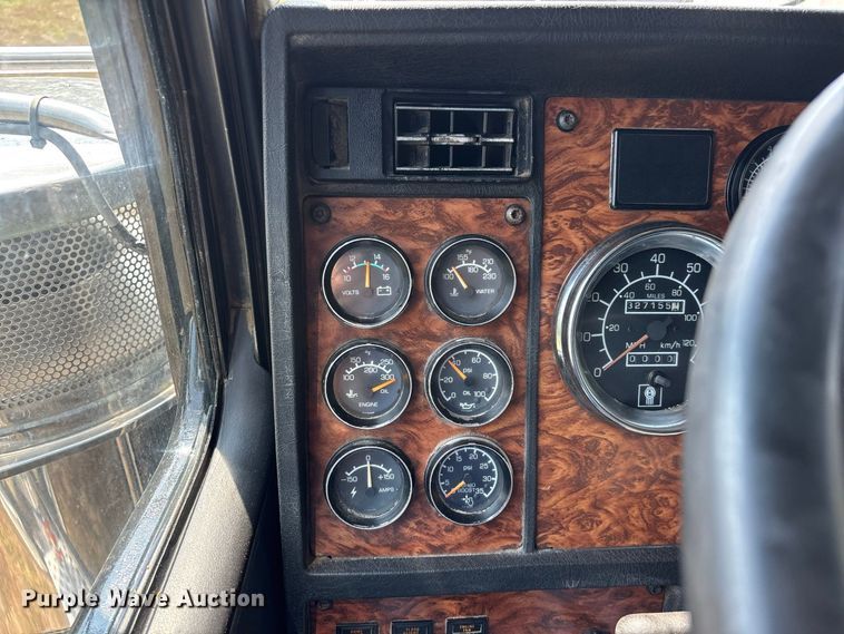 image for item FG0628 2000 Kenworth W900L semi truck