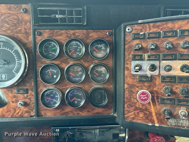 image for item FG0628 2000 Kenworth W900L semi truck