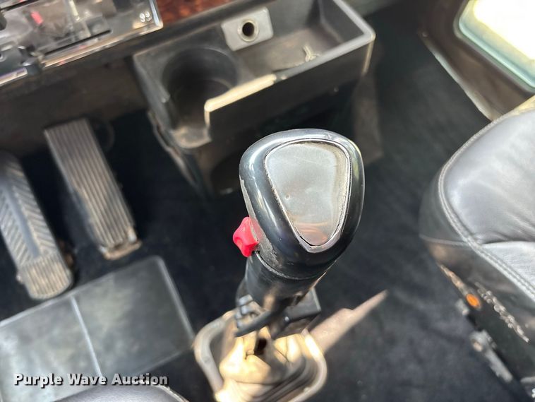 image for item FG0628 2000 Kenworth W900L semi truck