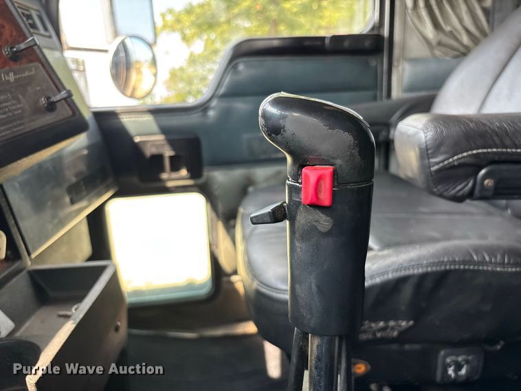 image for item FG0628 2000 Kenworth W900L semi truck