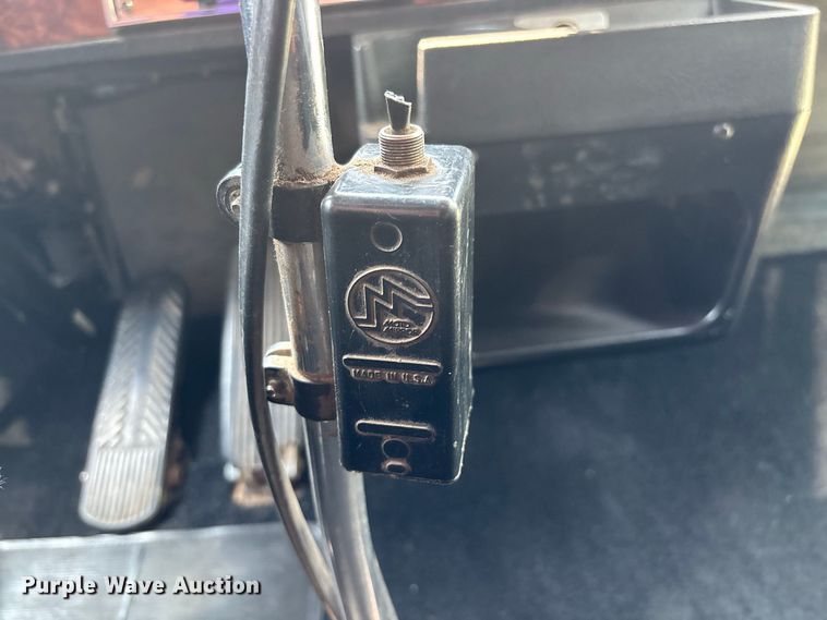 image for item FG0628 2000 Kenworth W900L semi truck
