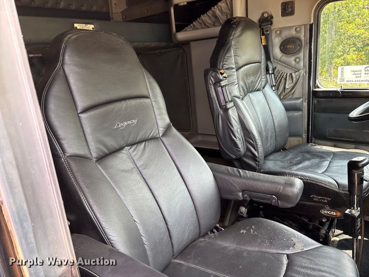 image for item FG0628 2000 Kenworth W900L semi truck