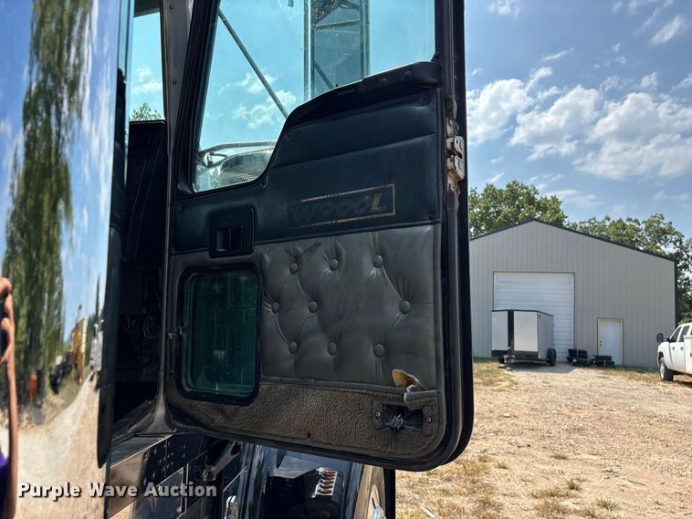 image for item FG0628 2000 Kenworth W900L semi truck