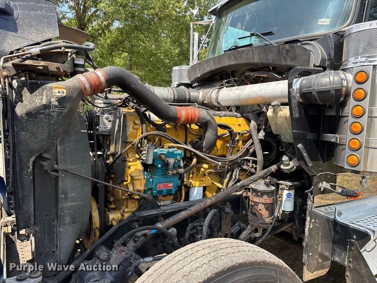 image for item FG0628 2000 Kenworth W900L semi truck