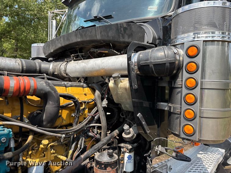 image for item FG0628 2000 Kenworth W900L semi truck