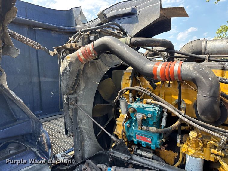 image for item FG0628 2000 Kenworth W900L semi truck