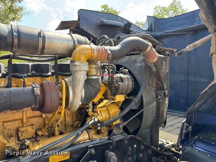 image for item FG0628 2000 Kenworth W900L semi truck