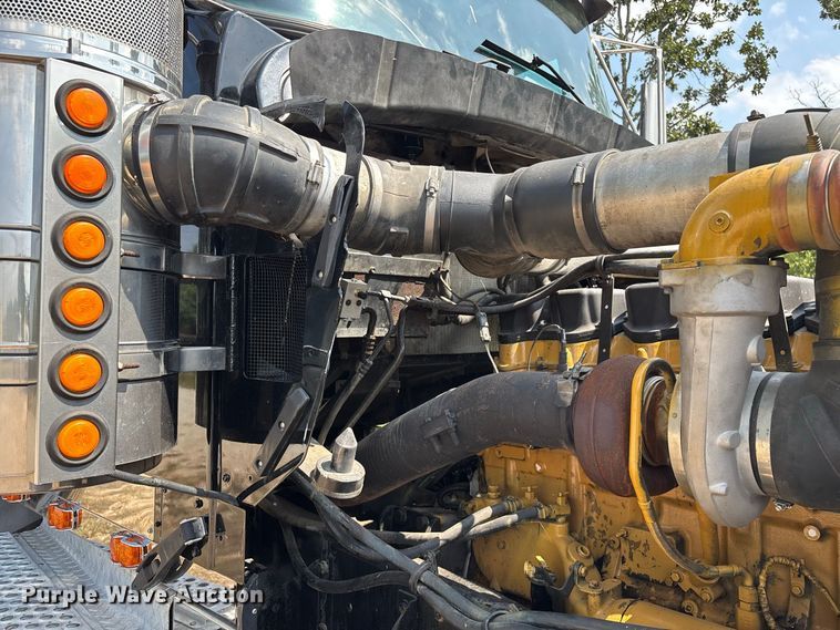 image for item FG0628 2000 Kenworth W900L semi truck