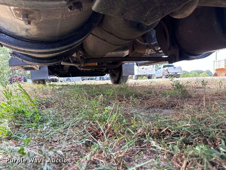 image for item FG0628 2000 Kenworth W900L semi truck