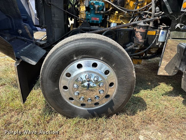 image for item FG0628 2000 Kenworth W900L semi truck