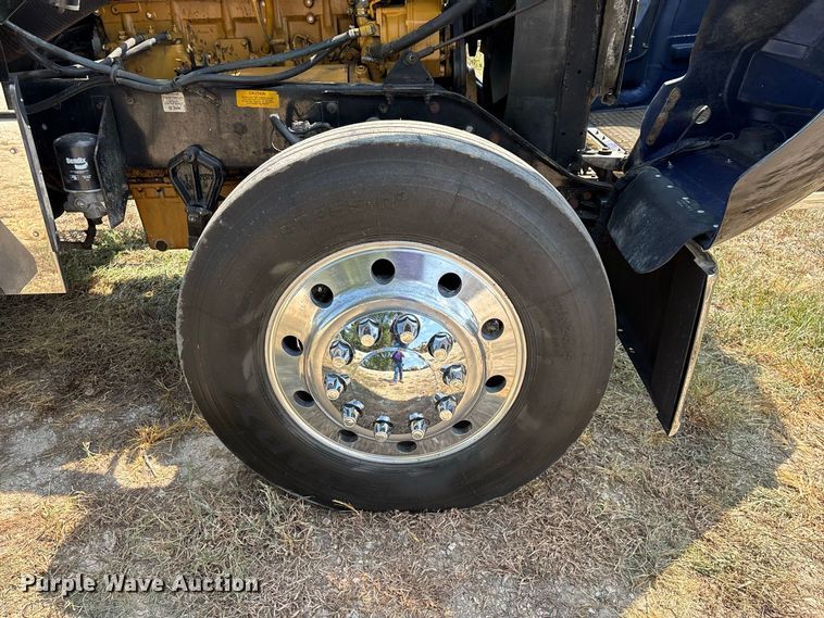image for item FG0628 2000 Kenworth W900L semi truck