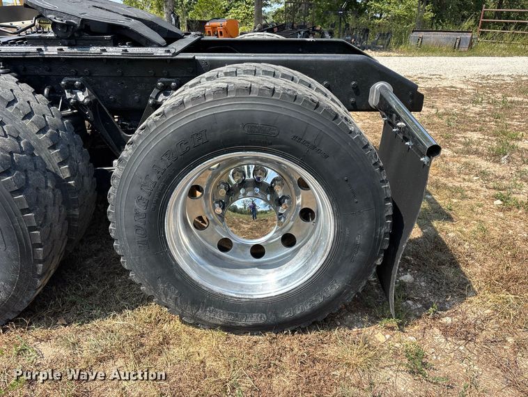 image for item FG0628 2000 Kenworth W900L semi truck