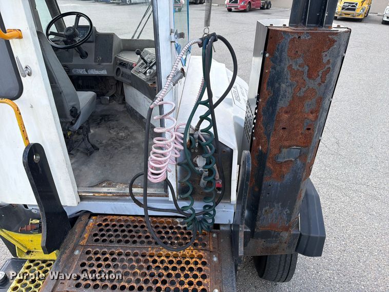 image for item FG3002 2015 Kalmar Ottawa T2 yard truck