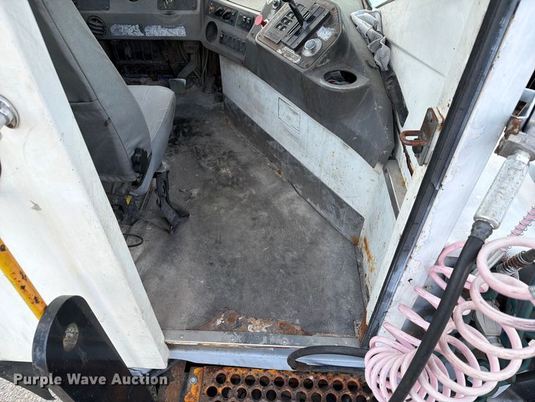 image for item FG3002 2015 Kalmar Ottawa T2 yard truck