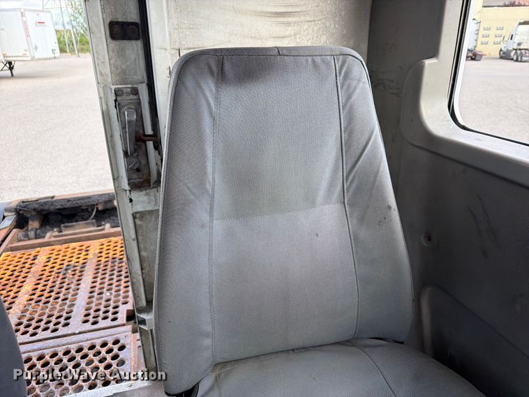 image for item FG3002 2015 Kalmar Ottawa T2 yard truck