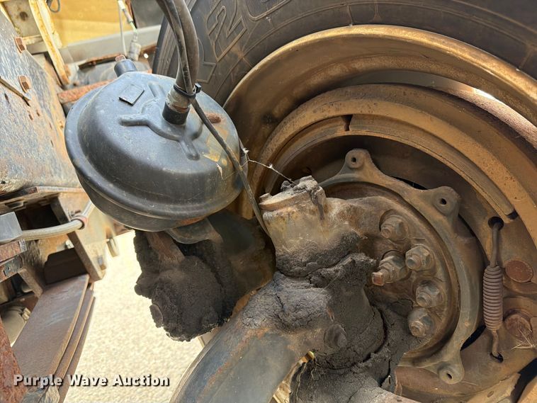 image for item FG3002 2015 Kalmar Ottawa T2 yard truck