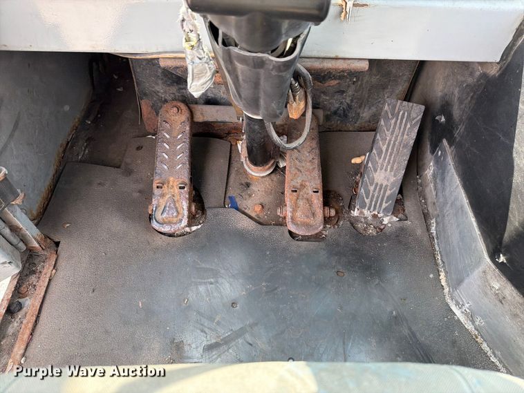image for item FG3003 2010 Capacity Trucks yard truck