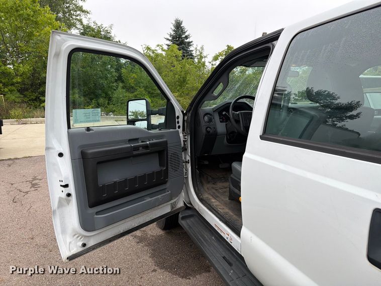 image for item FG3004 2016 Ford F550 crew cab box truck