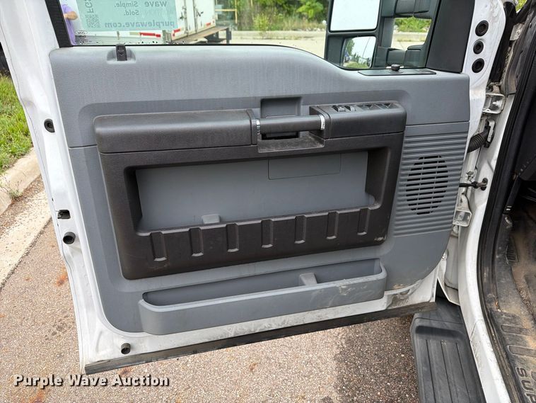 image for item FG3004 2016 Ford F550 crew cab box truck