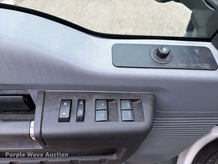 image for item FG3004 2016 Ford F550 crew cab box truck