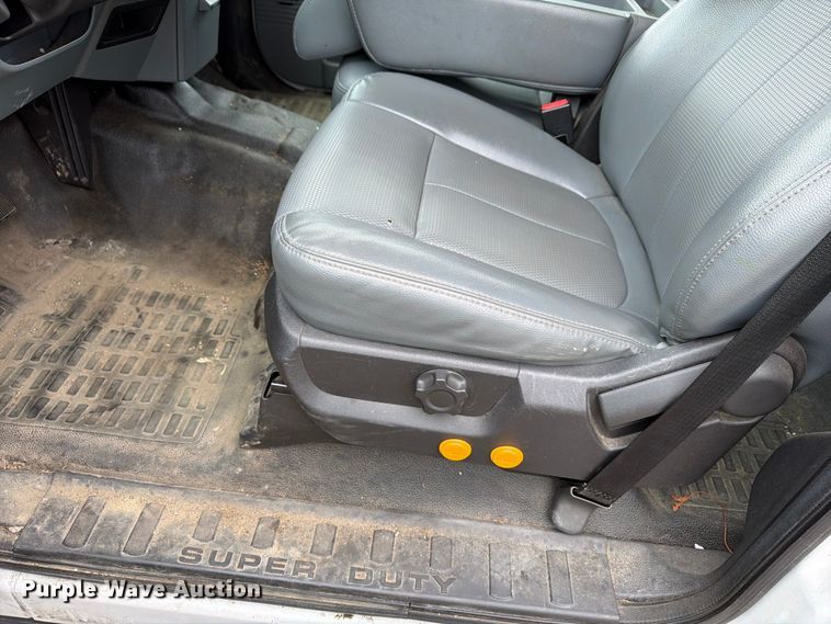 image for item FG3004 2016 Ford F550 crew cab box truck