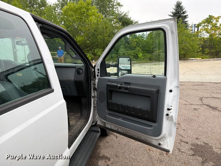 image for item FG3004 2016 Ford F550 crew cab box truck