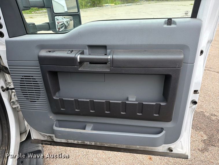 image for item FG3004 2016 Ford F550 crew cab box truck