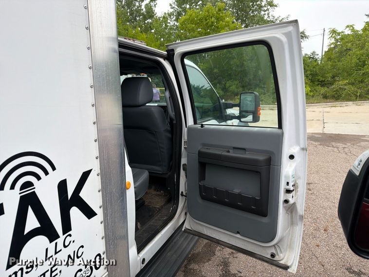 image for item FG3004 2016 Ford F550 crew cab box truck