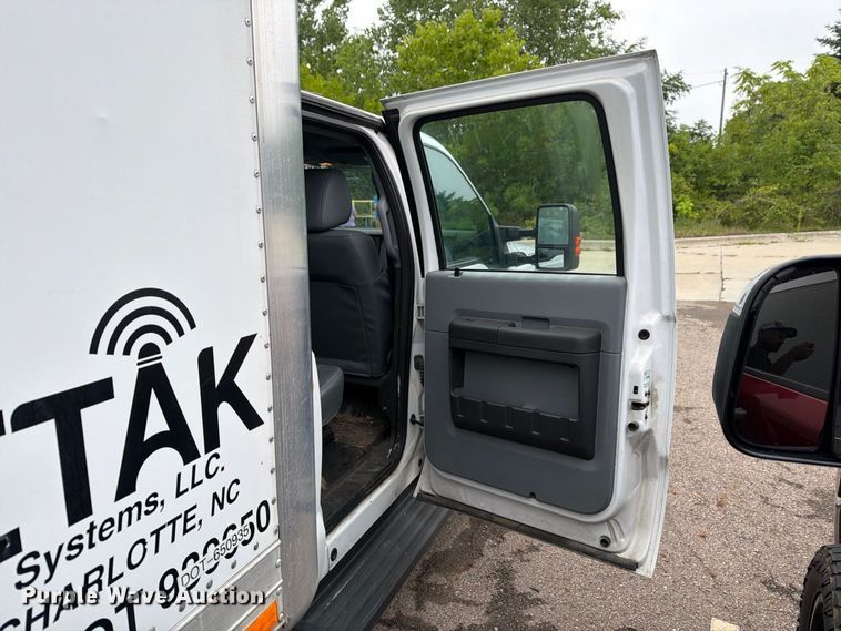 image for item FG3004 2016 Ford F550 crew cab box truck