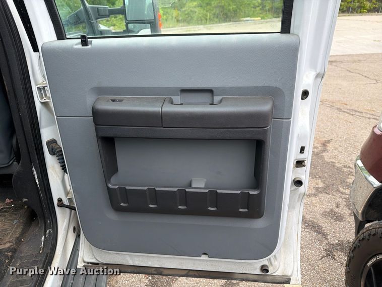 image for item FG3004 2016 Ford F550 crew cab box truck