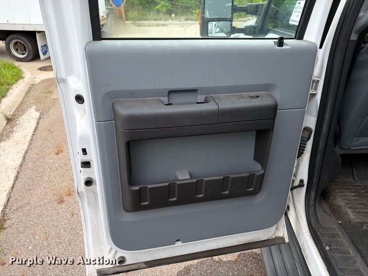 image for item FG3004 2016 Ford F550 crew cab box truck