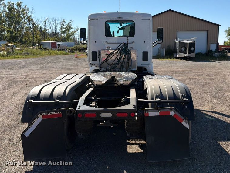 image for item FG3010 2022 Peterbilt 579 semi truck