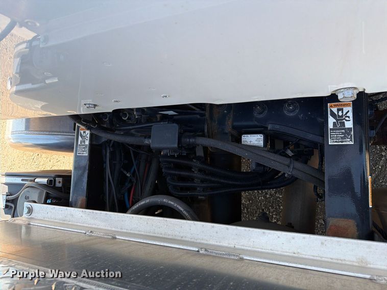 image for item FG3010 2022 Peterbilt 579 semi truck