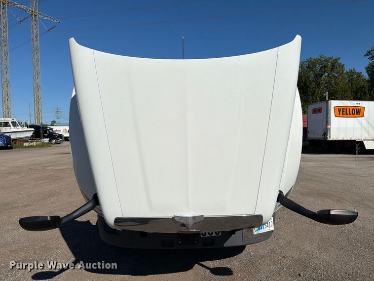 image for item FG3010 2022 Peterbilt 579 semi truck