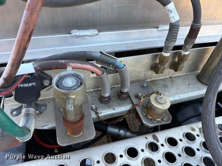 image for item FG3010 2022 Peterbilt 579 semi truck