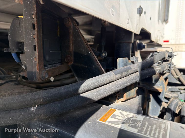 image for item FG3010 2022 Peterbilt 579 semi truck
