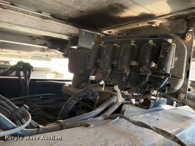 image for item FG3010 2022 Peterbilt 579 semi truck