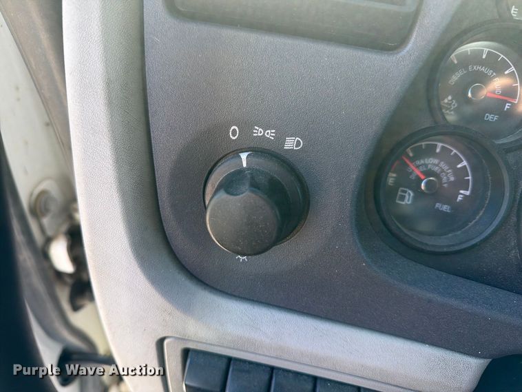 image for item FG3010 2022 Peterbilt 579 semi truck